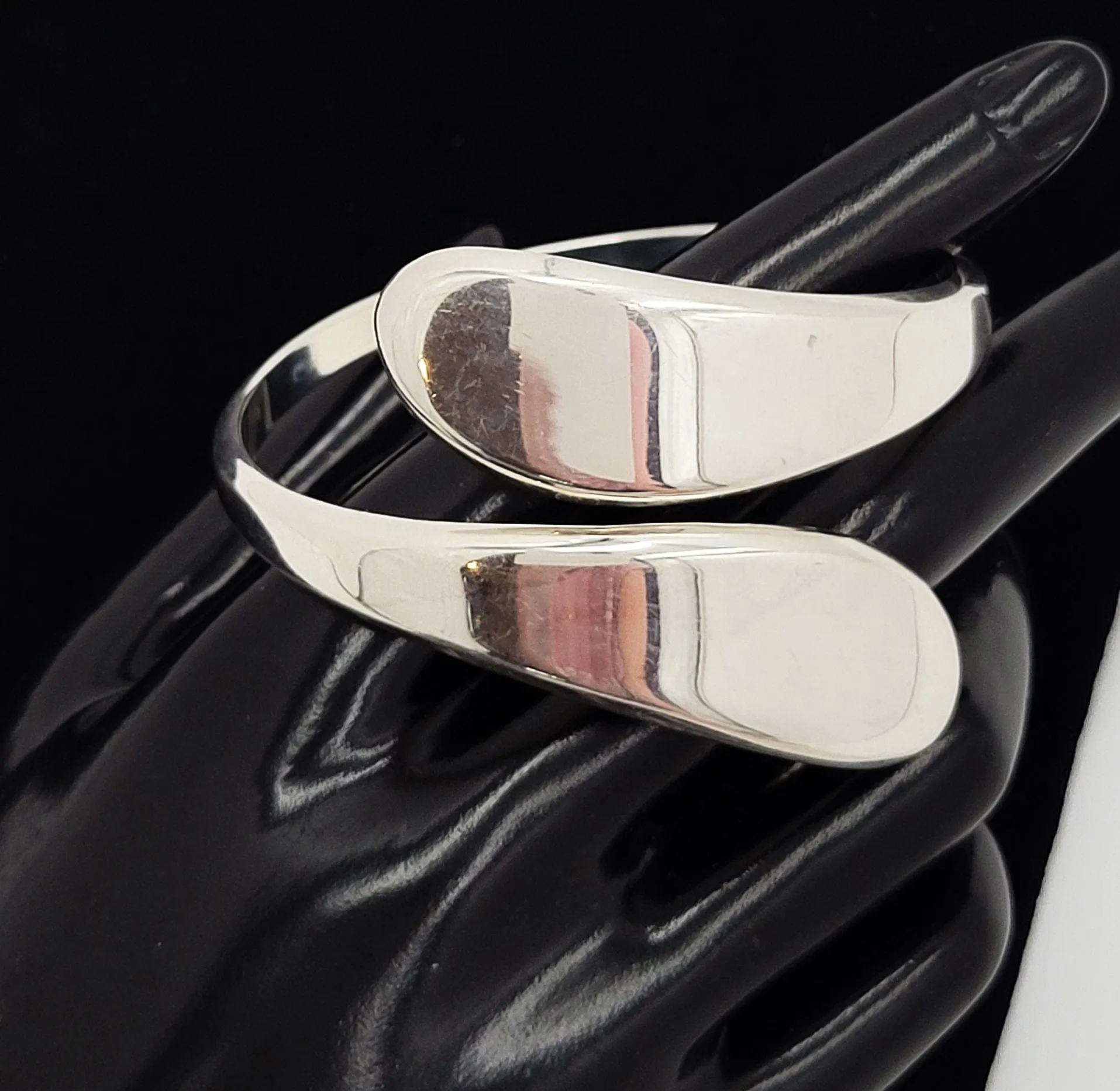 Rare Danish Designer Einar Sorensen HEFTY Sterling Modernist Bangle Circa 1960s
